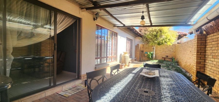 3 Bedroom Property for Sale in Flamwood North West